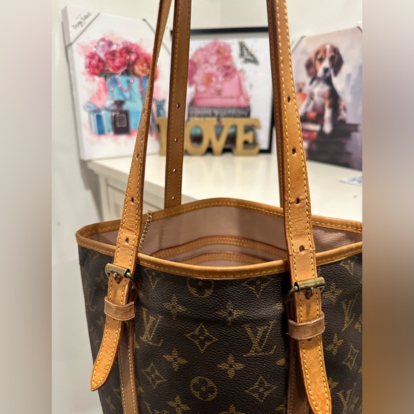 Authentic Louis Vuitton Monogram GM Bucket Bag with pouch. - Picture 15 of 16